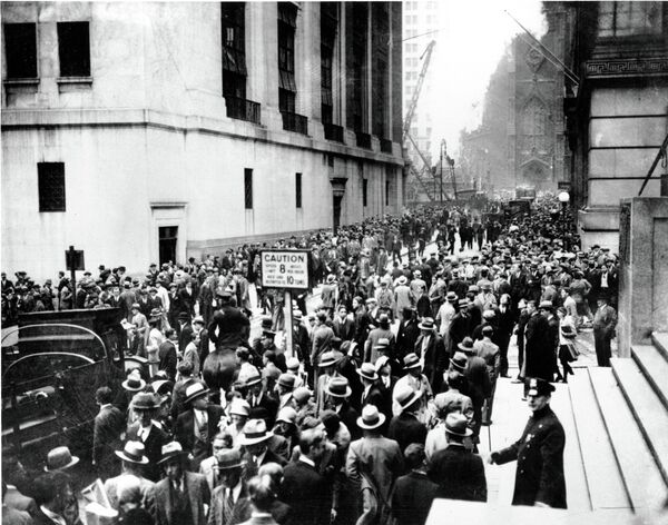 Толпа на Уолл-стрит в Нью-Йорке, США. 1929 Толпа на Уолл-стрит в Нью-Йорке, США. 1929