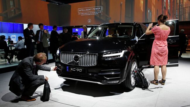 Автомобиль Volvo XC90 на Парижском автосалоне. Архивное фото