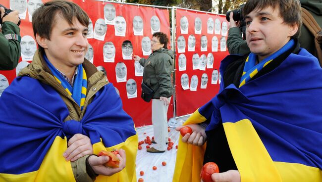 Жители Киева на антикоррупционном митинге у здания Верховной Рады