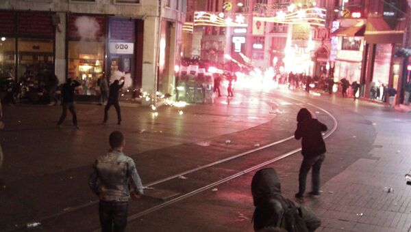 Столкновения протестующих с полицией в Турции