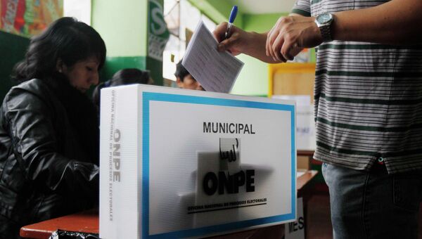Избирательный участок в Перу. Лима, 5 октября 2014