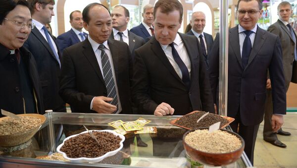 Д.Медведев открыл агропромышленную выставку Золотая осень в Москве