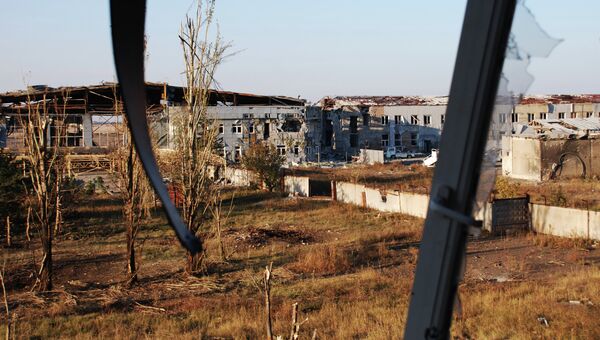 Разрушенные здания в аэропорту города Донецка. Архивное фото