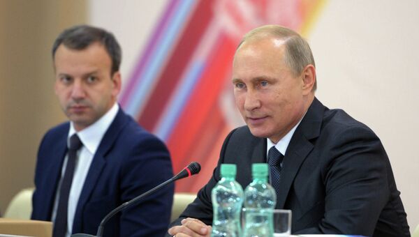 Президент России Владимир Путин (справа) на заседании Международного спортивного форума Россия – спортивная держава в Чебоксарах