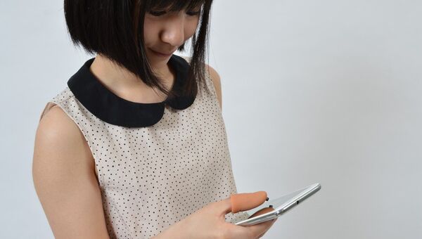 Накладка на палец для владельцев iPhone 6 от японской компании Thanko