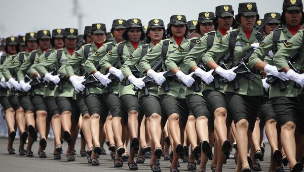 Учащиеся Индонезийской Национальной Военной академии во время парада