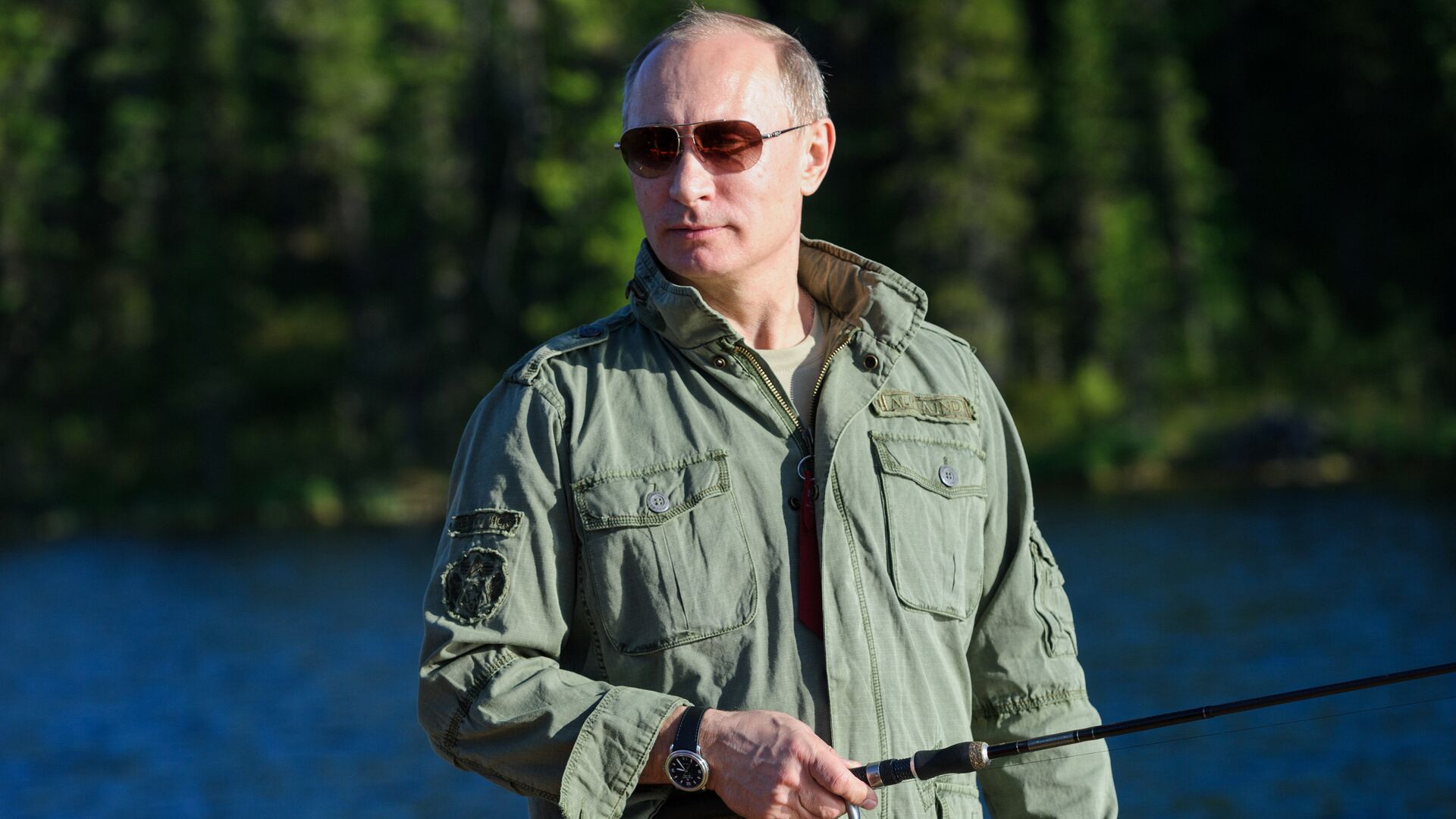 Президент России Владимир Путин во время рыбалки. Архивное фото - РИА Новости, 1920, 18.05.2021