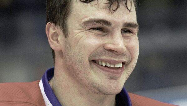 Нападающий сборной России по хоккею Валерий Карпов, 2000 год
