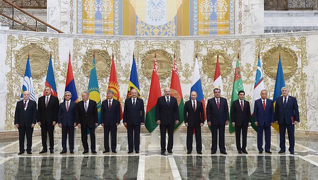 Путин на церемонии совместного фотографирования участников заседания Совета глав государств СНГ