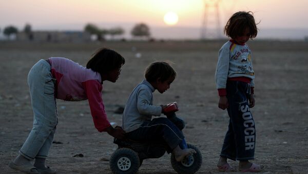 Курдские дети-беженцы из сирийского города Кобани
