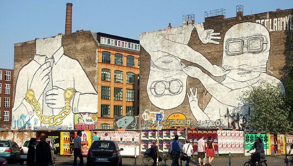 В Берлине собирают подписи в поддержку работ уличного художника Blu