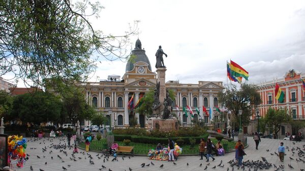 Жители Боливии выбирают президента 