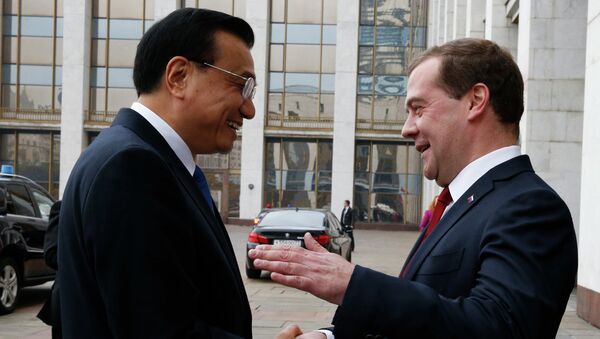 Председатель правительства РФ Дмитрий Медведев и премьер Государственного совета Китайской Народной Республики Ли Кэцян. Архивное фото.