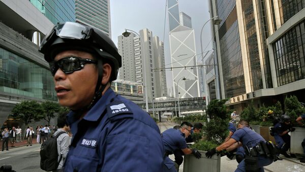 Полицейский на улице в Гонконге