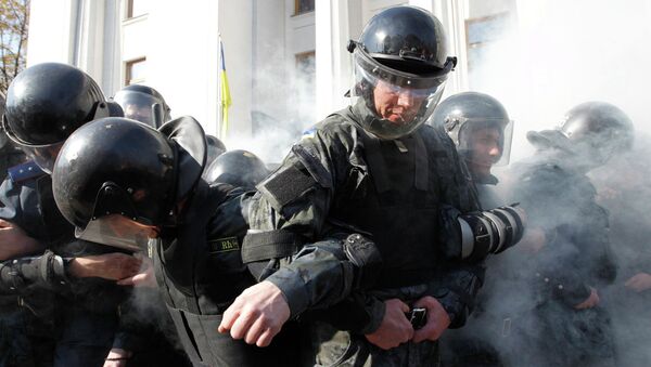 Сотрудники МВД Украины во время беспорядков у здания Верховной Рады Украины. Архивное фото