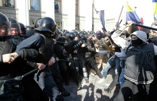 Столкновения у Верховной рады Украины в Киеве 14 октября 2014