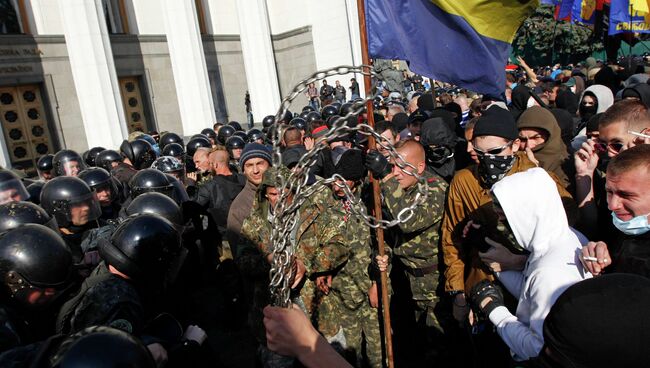 Столкновения у Верховной рады Украины в Киеве