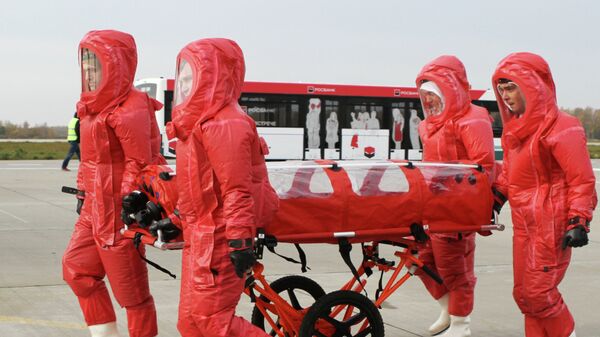Презентация самолета, предназначенного для перевозки инфицированных лихорадкой Эбола. Архивное фото