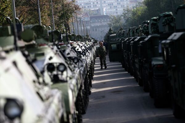 Бронетехника вооруженных сил Сербии на подготовке к параду