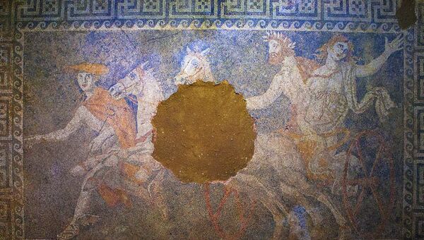 Мозаика, обнаруженная в захоронении Амфиполя на севере Греции