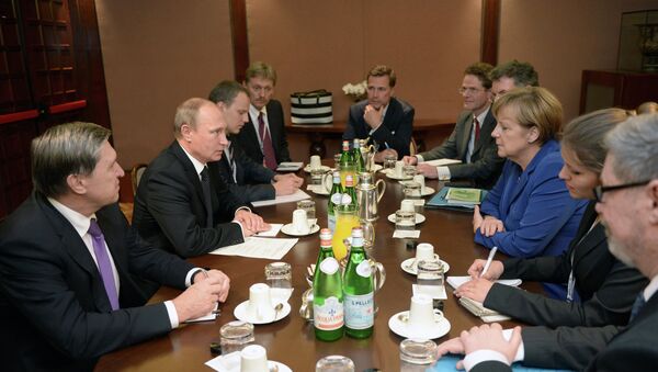 Президент России Владимир Путин и канцлер Германии Ангела Меркель во время рабочей встречи в Милане