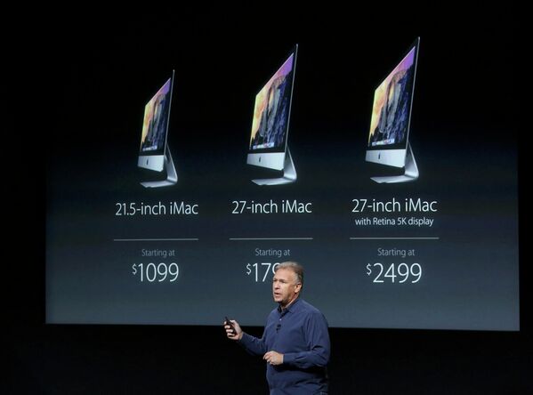Cтарший вице-президент Apple Фил Шиллер во время презентации новых iMac