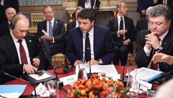 Владимир Путин, Маттео Ренци и Петр Порошенко во время рабочего завтрака в Милане 17 октября 2014