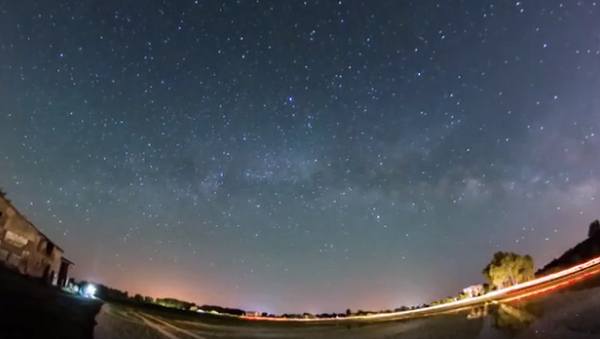Завораживающее видео, созданное из семи тысяч фотографий неба и Земли