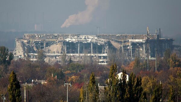 Дым над аэропортом Донецка, 17 октября 2014