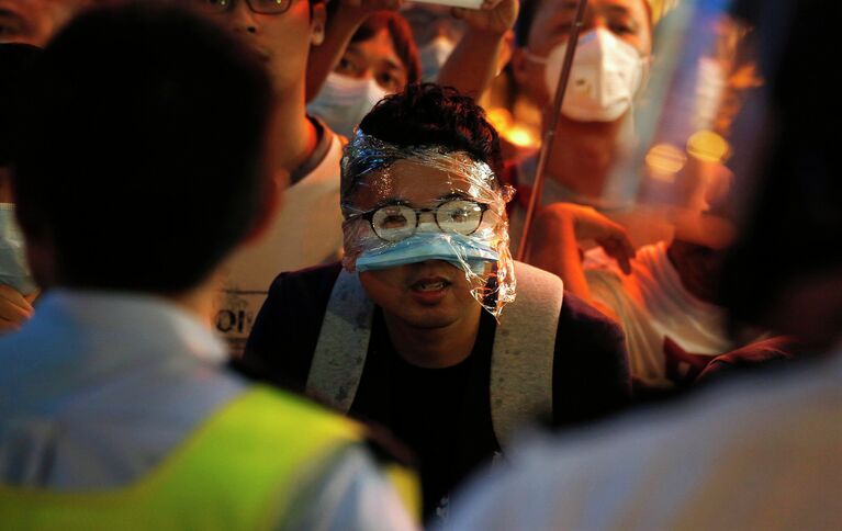 Столкновения активистов движения Occupy Central с полицией в Гонконге, 18 октября 2014