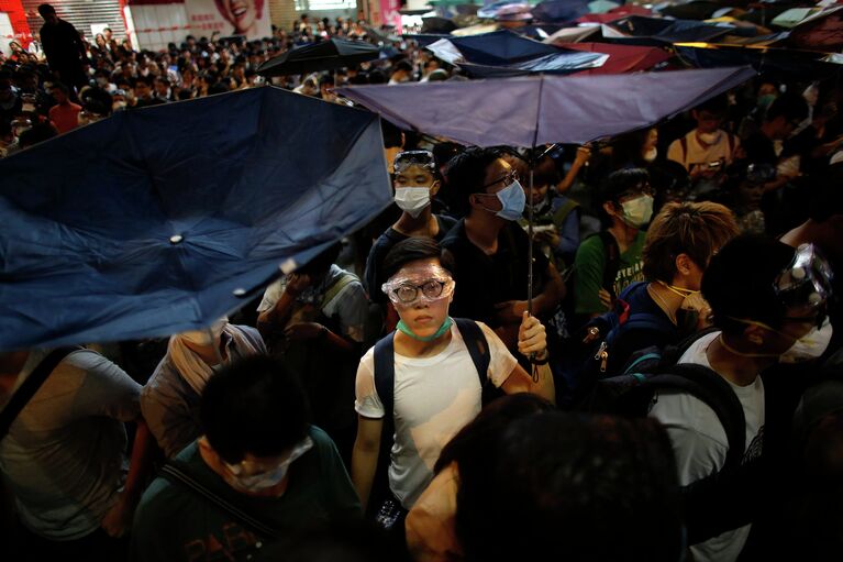 Столкновения активистов движения Occupy Central с полицией в Гонконге, 18 октября 2014