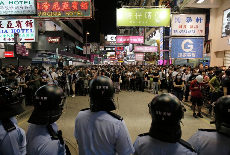 Столкновения активистов движения Occupy Central с полицией в Гонконге, 18 октября 2014