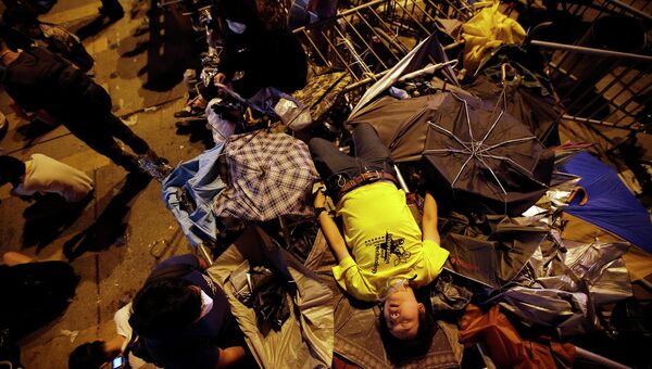Столкновения активистов движения Occupy Central с полицией в Гонконге, 18 октября 2014