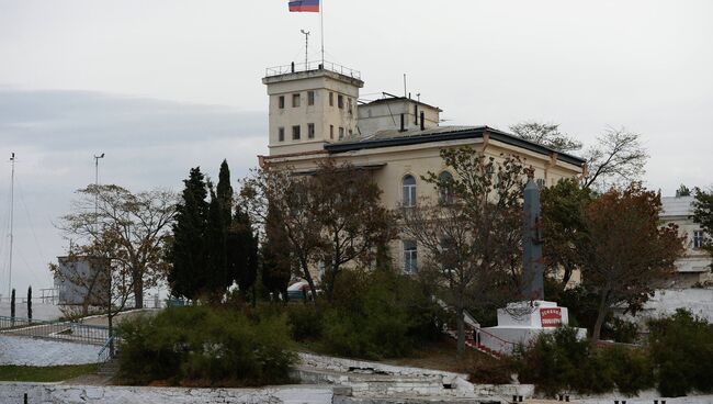 Севастопольская бухта и обелиск в честь эсминца Свободный, Архивное фото