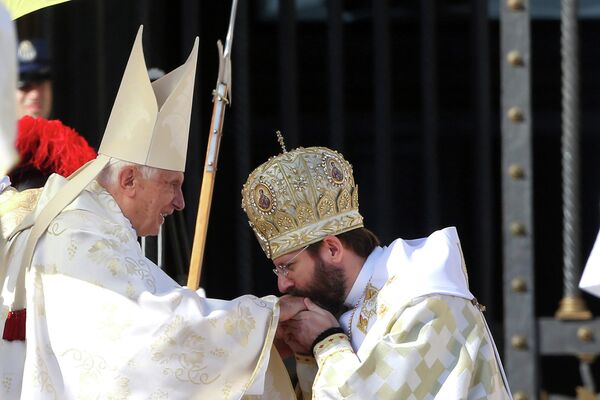 Почетный папа Бенедикт XVI в Ватикане