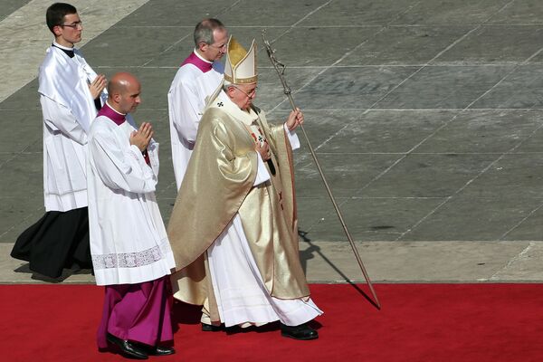 Папа римский Франциск во время богослужения в Ватикане