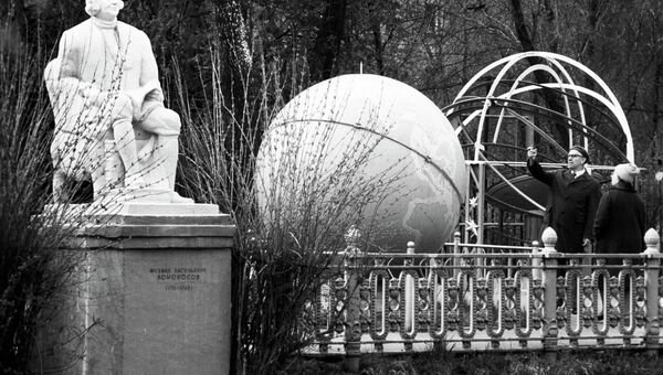 Памятник М.В. Ломоносову. Архивное фото