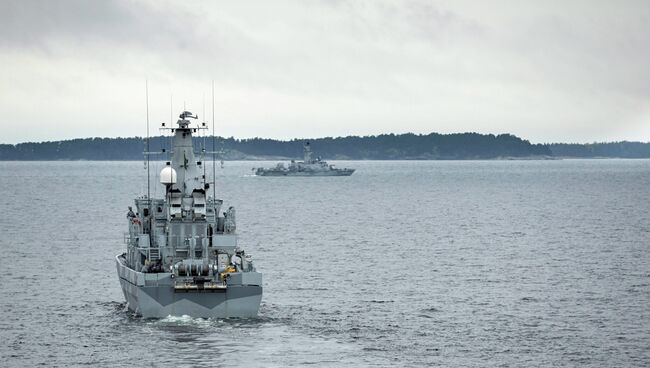 Шведский минный тральщик HMS KULLEN в водах Стокгольмского архипелага 19 октября 2014