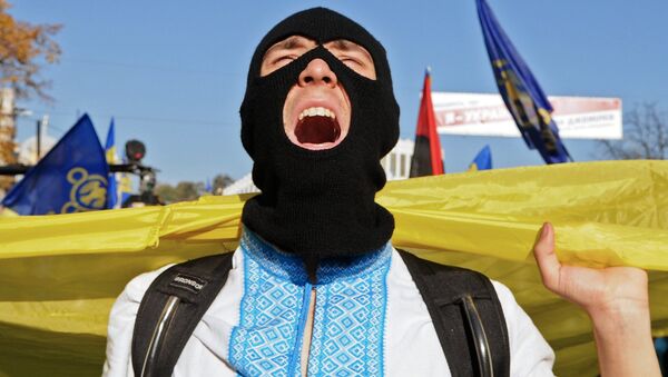 Участник марша по случаю годовщины образования Украинской повстанческой армии в Киеве