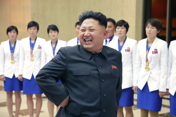 Северокорейский лидер Ким Чен Ын на встрече с победителями 17-х Азиатских игр