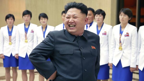 Северокорейский лидер Ким Чен Ын на встрече с победителями 17-х Азиатских игр
