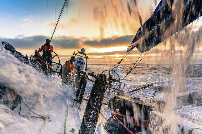 Команда яхты Team Vestas Wind во время регаты The Volvo Ocean Race