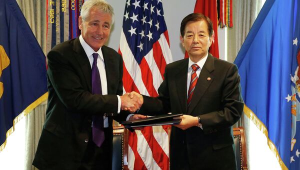Министр обороны США Чак Хейгл и министр национальной обороны Южной Кореи Хань Мин Ку