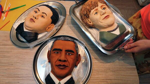 Торты в виде портретов Ким Чен Ына, Барака Обамы и Ангелы Меркель