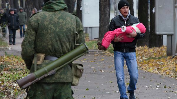 Люди в Донецке покидают дома после предупреждения о возможном обстреле силовиками