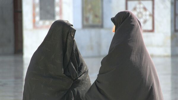 Арабские женщины в хиджабах. Архивное фото