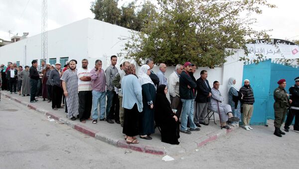 Очередь на избирательном участке в Тунисе, 26 октября 2014