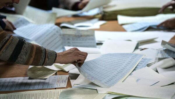Подсчет голосов по результатам выборов в Верховную раду Украины, архивное фото