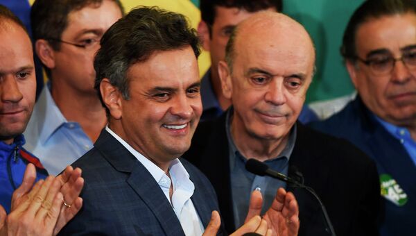 Кандидат в президенты Бразилии Аэсиу Невис после объяаления результатов выборов