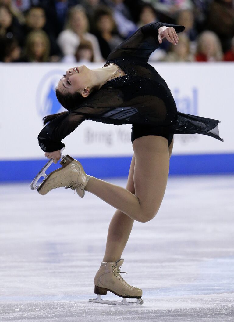 Елизавета Туктамышева в короткой программа по фигурному катанию на Skate America